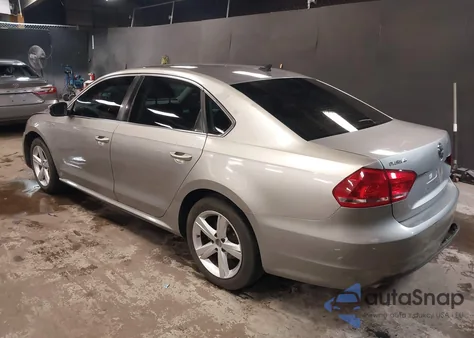 2014 Volkswagen Passat 1.8T Wolfsburg Edition из США, поврежденный, VIN 1VWAT7A36EC038560